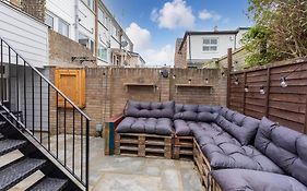 Central Windsor Modern Garden Flat, Walk 2 Sights - By Tempstay